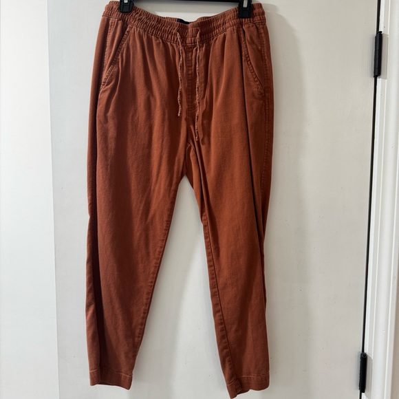 Gap Women’s Mid Rise Easy Twill Pants in Gingerbread - Picture 2 of 5